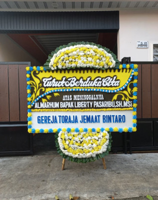 Papan Bunga Duka di Pulau Dullah Utara