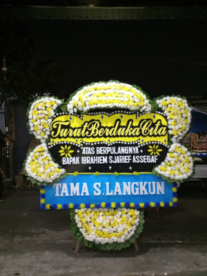 Papan Bunga Duka di Pulau Dullah Utara