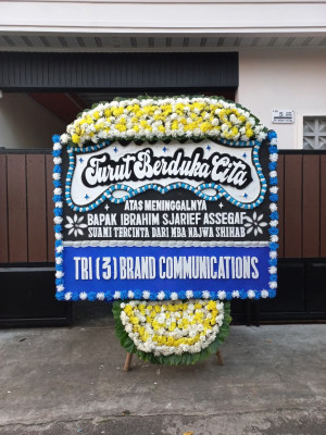 Papan Bunga Duka di Pulau Dullah Utara